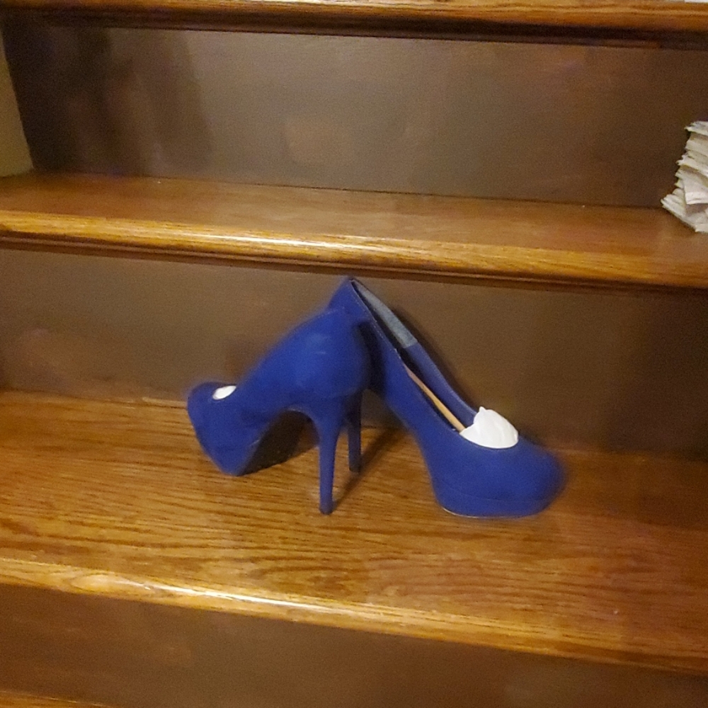Shoe - Picture 3 of 3